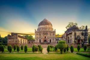 Гробница Бара Гумбад (Bara Gumbad) Сады Лоди (Lodi Gardens)